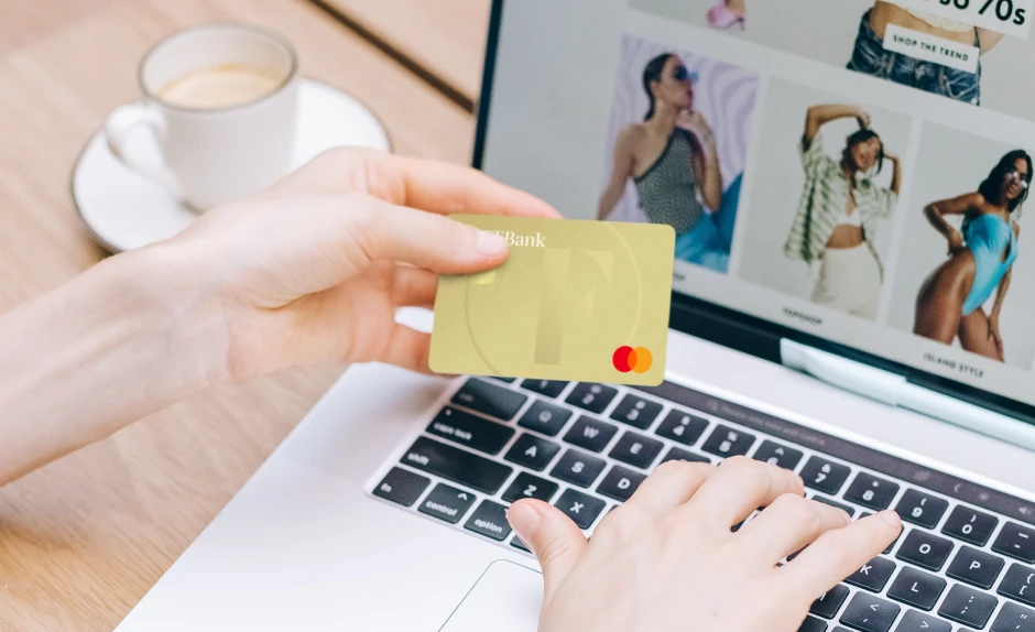 persona comprando online